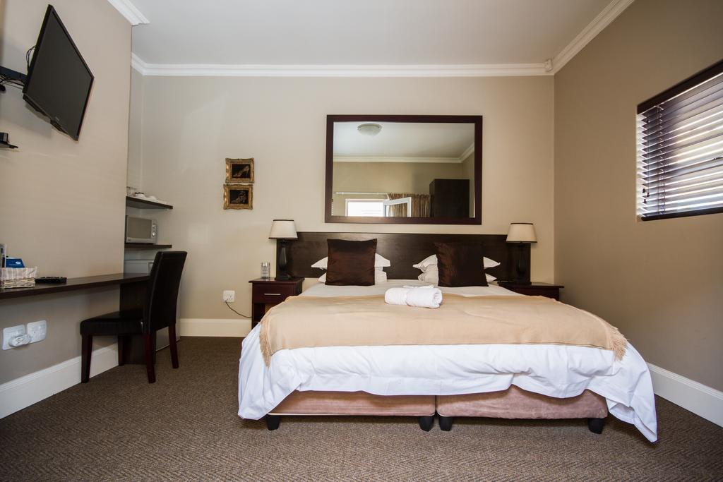 The Blue Lotus Guest House Порт Елизабет Екстериор снимка